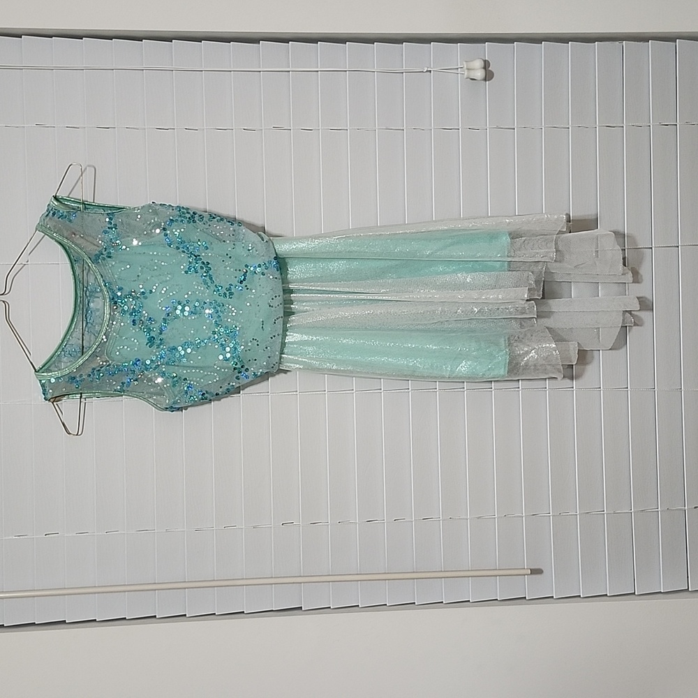 Sequined Light Green Dance Costume